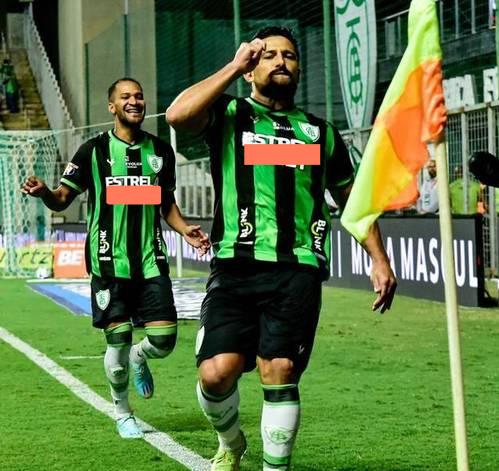 21岁前锋8球3助攻冲本土金靴,足球小将10次进球10次助攻全集