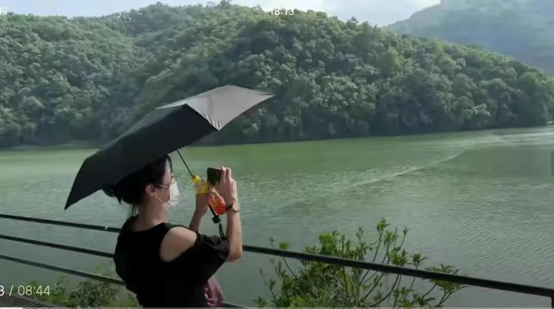 尼泊尔老高一杆大旗飘扬,山里温馨题材多,上海女婿过上精致生活