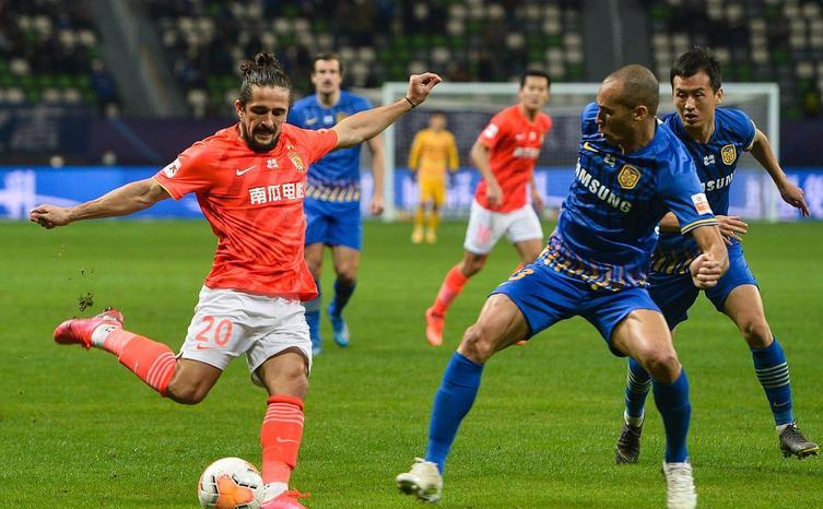 21岁前锋8球3助攻冲本土金靴,足球小将10次进球10次助攻全集