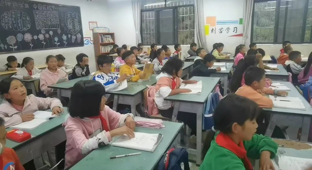 探秘乡村学校为何空无一人成废墟,云南最贫困的山区小学