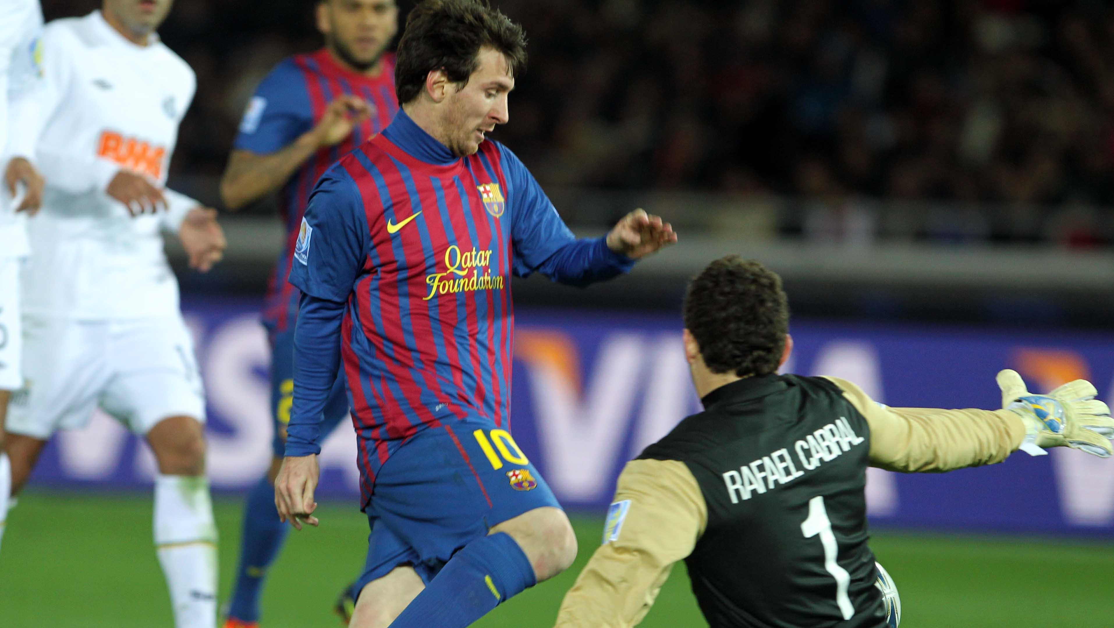 小罗背起梅西在什么时候,小罗背起梅西的那一刻高清照片