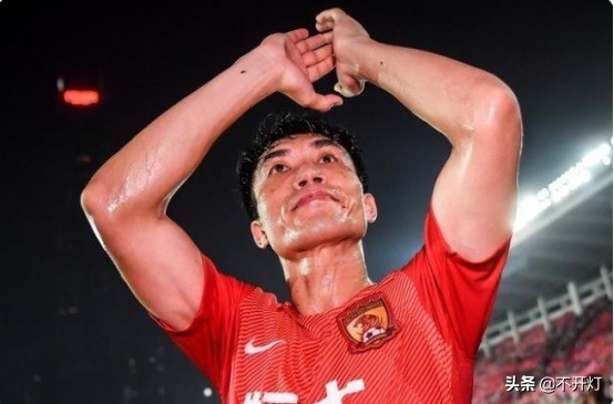 郑智在广州恒大十大高光时刻,郑智撑起了困境中的广州队