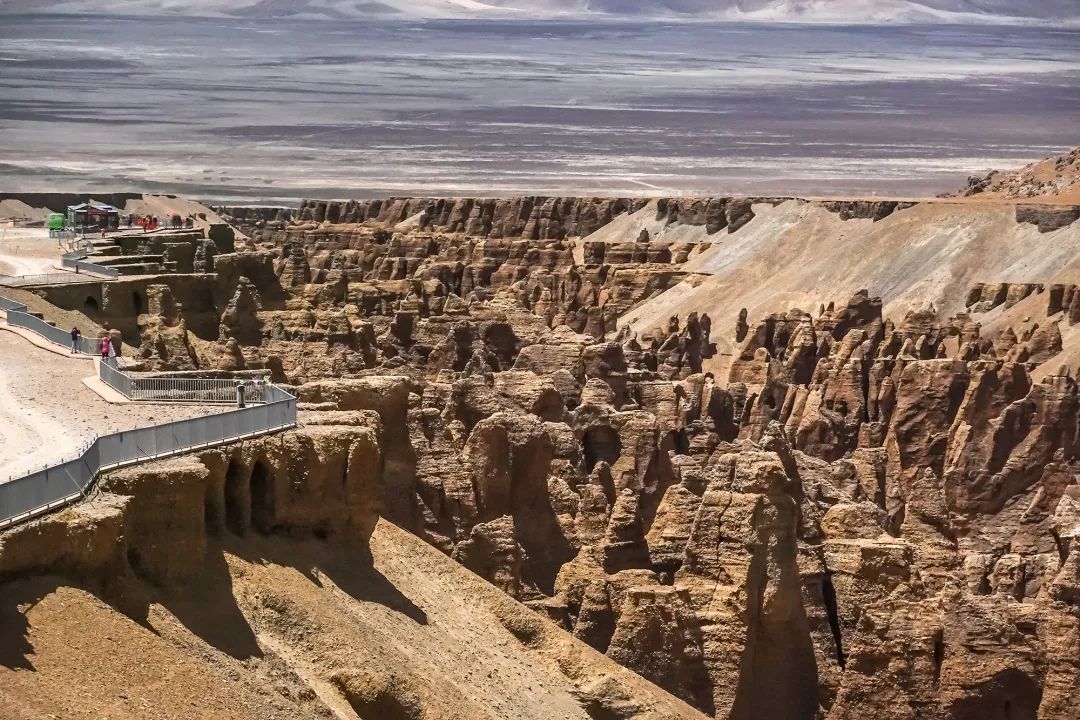 7月24日|浓浓援藏情，沪藏一家亲珠穆朗玛峰、扎什伦布寺9日“上海-日喀则”援藏旅游包机活动