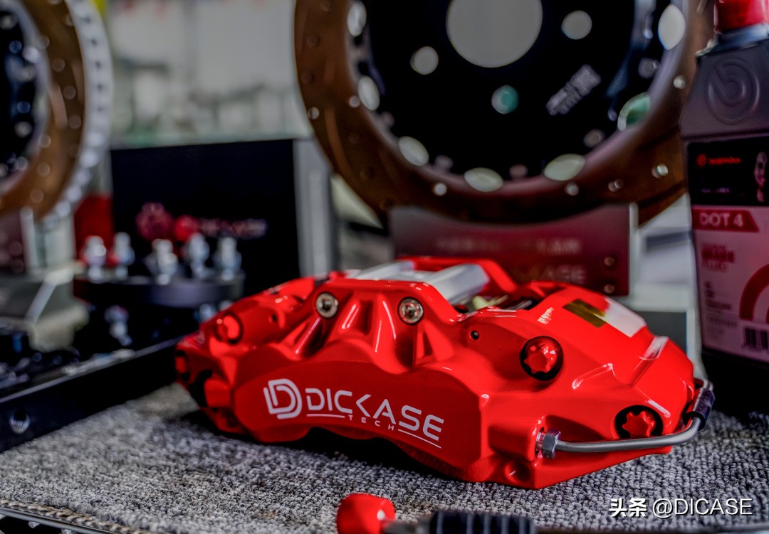 6代凯美瑞改装卡钳案例,迪卡司换刹车片