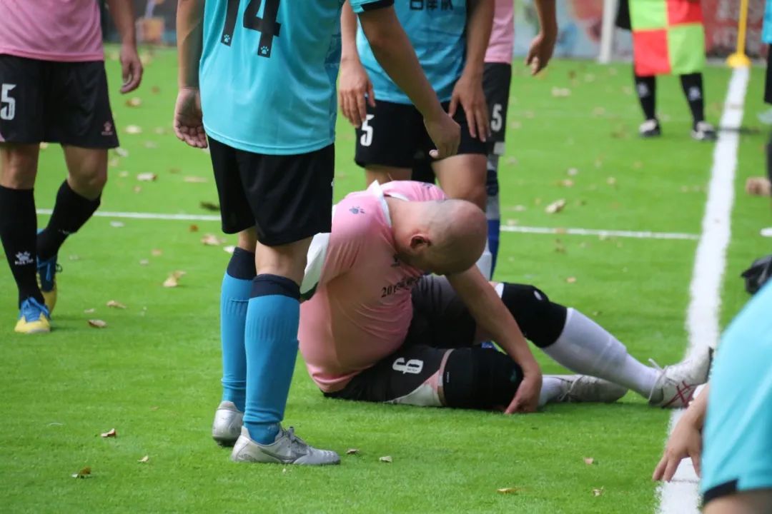 今年的成都热得发慌，夏天里的蒙爸足球，爱得发狂