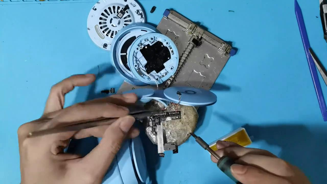 beatssolo耳机拆解视频,beatssolopro换耳罩教程