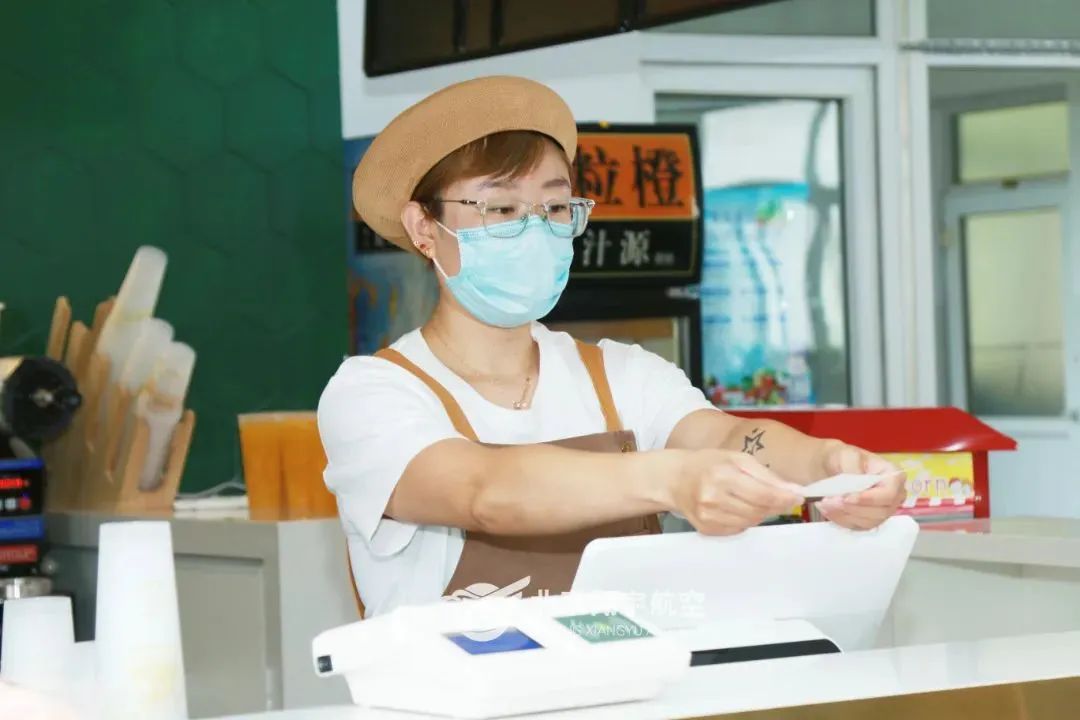 走进学校让心情愉悦,走进安静整洁的教室时我深感自豪