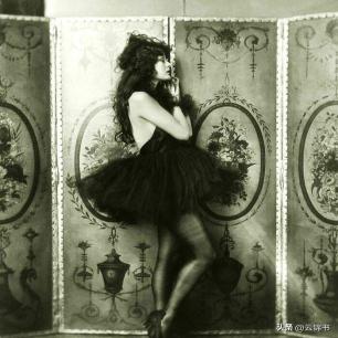 日军兽行：当着男人的面玷污了女儿，临走还残忍割下妻子乳房