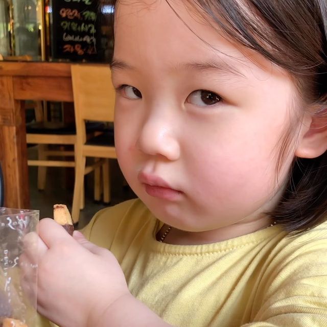 最近超火的可爱小女孩表情包,小女孩可爱萌表情包