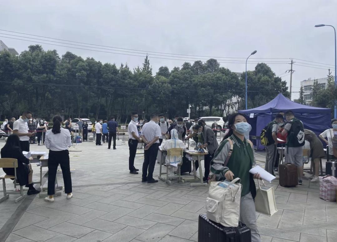 再见了，小盆友——9月19日成都家长成功“解除居家”……