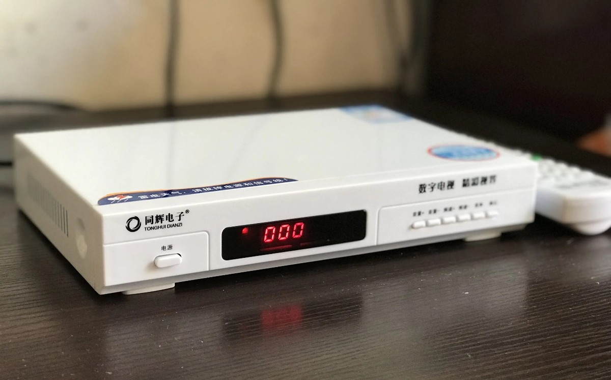 电视盒子与路由器哪个好,电视盒子和机顶盒怎么选