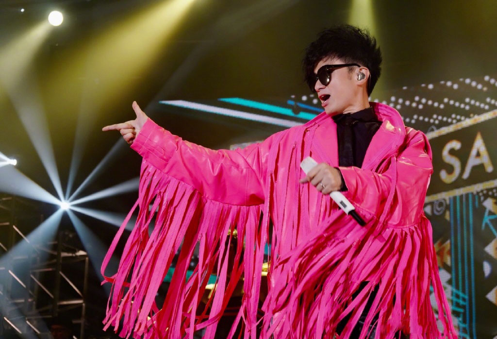 她是香港名媛,25岁放弃家族事业与古巨基谈恋爱,52岁在美国产子