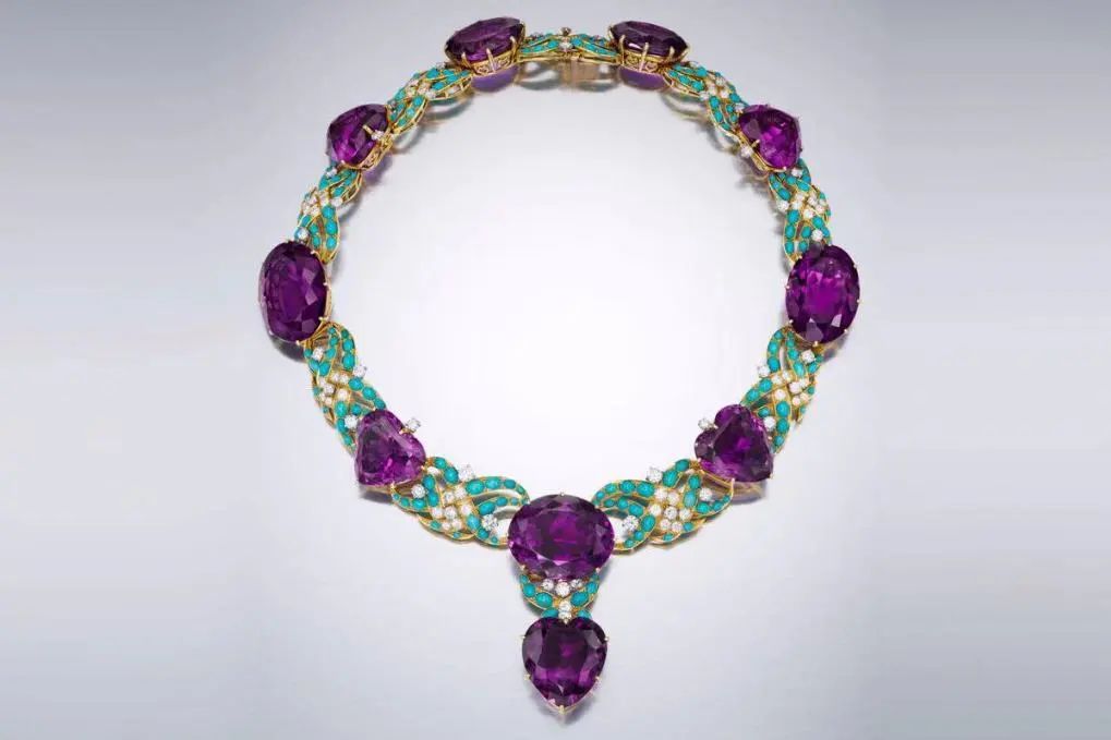 苏富比上拍戴妃紫水晶项链坠，竟然被卡戴珊抢到？她真的赚到了吗？