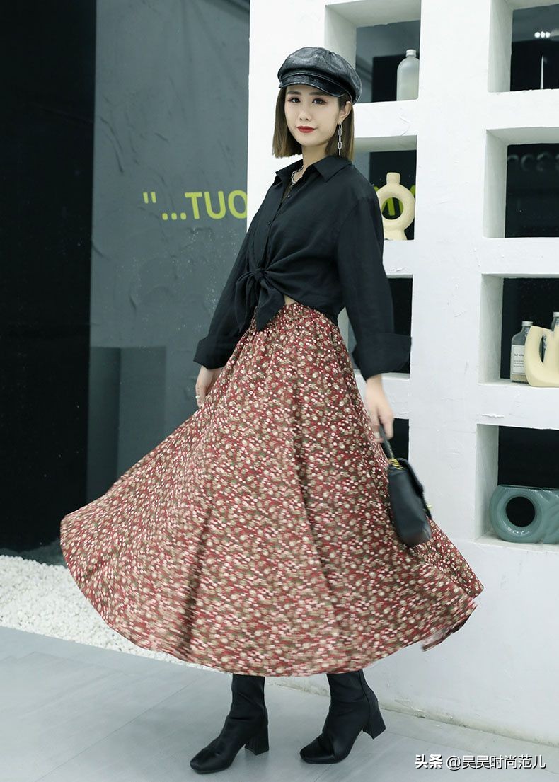 如何搭配早秋碎花裙好看,冬天穿的碎花裙怎么搭配好看