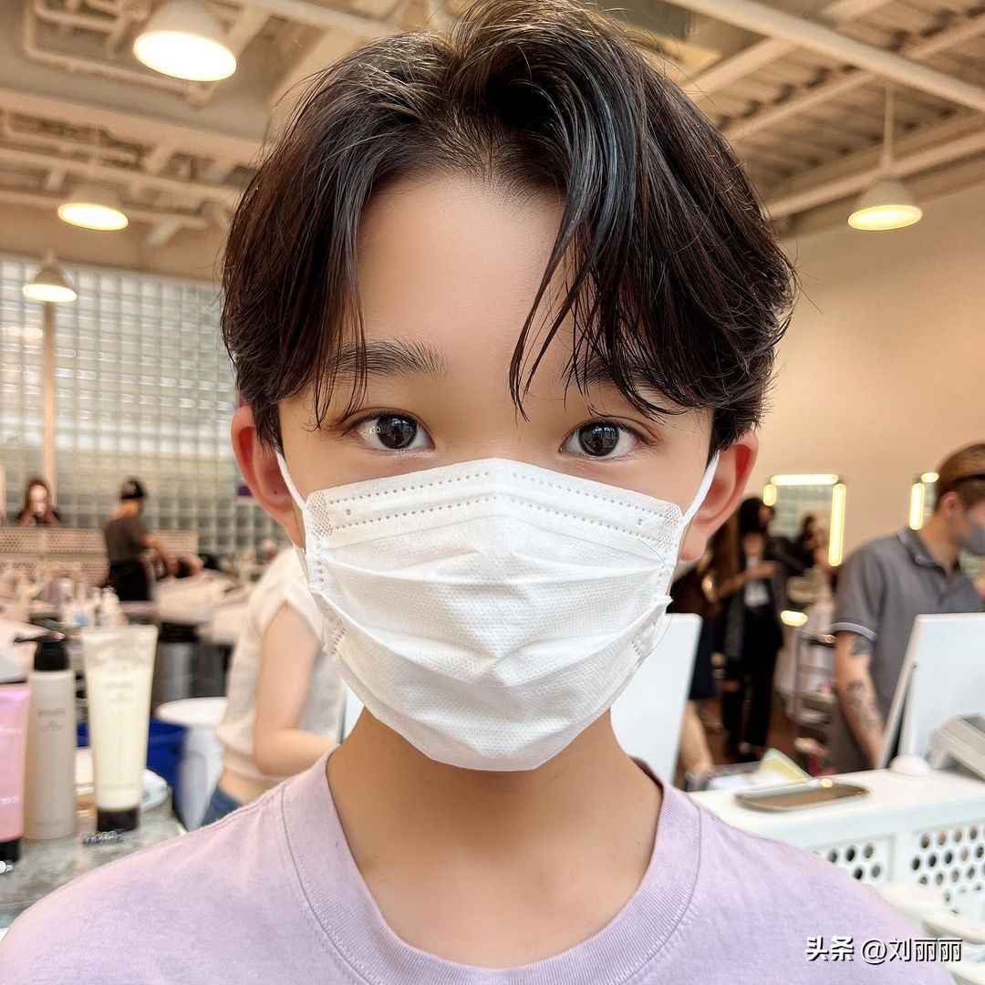 小男孩发型图片帅气潮流休闲,家庭理发帅气小男孩发型