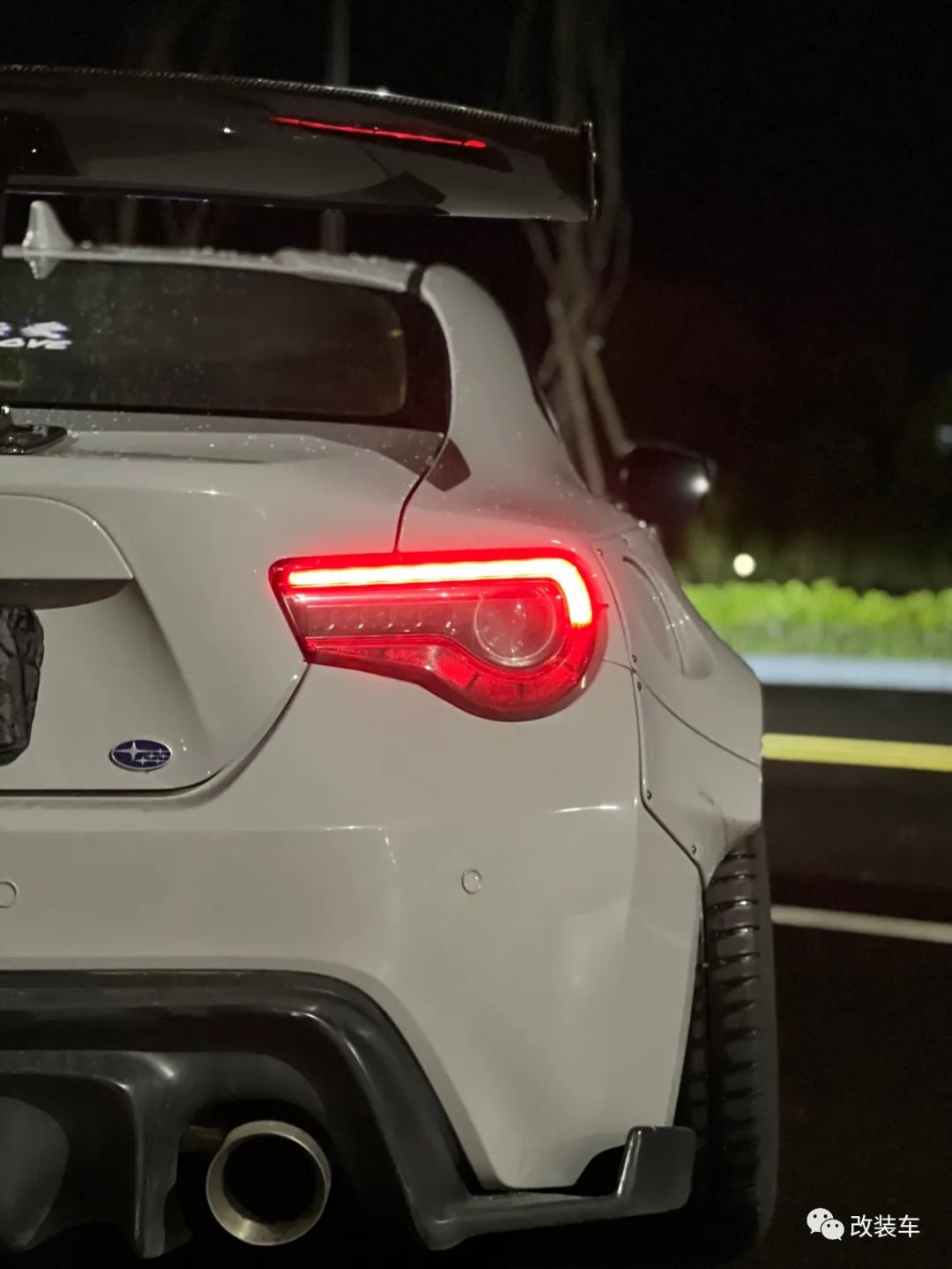 宽体竞技风斯巴鲁BRZ,玩着玩着玩出了一家改装店?