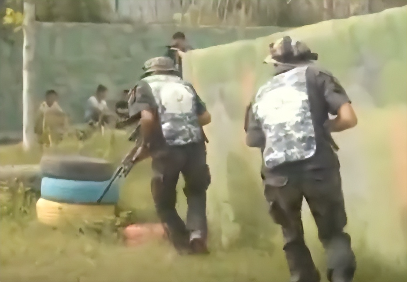 北京平民小伙造出单兵战术机器人,中国最先进军用作战机器人视频