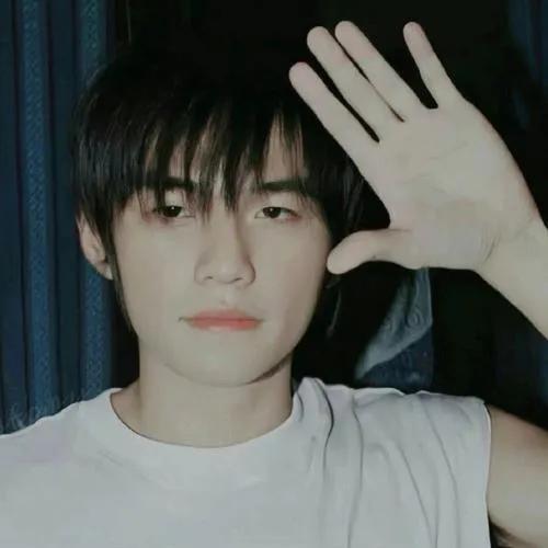 2天6个瓜：离婚、被骗1亿、女歌手演出脱上衣、男星骚扰多名女孩