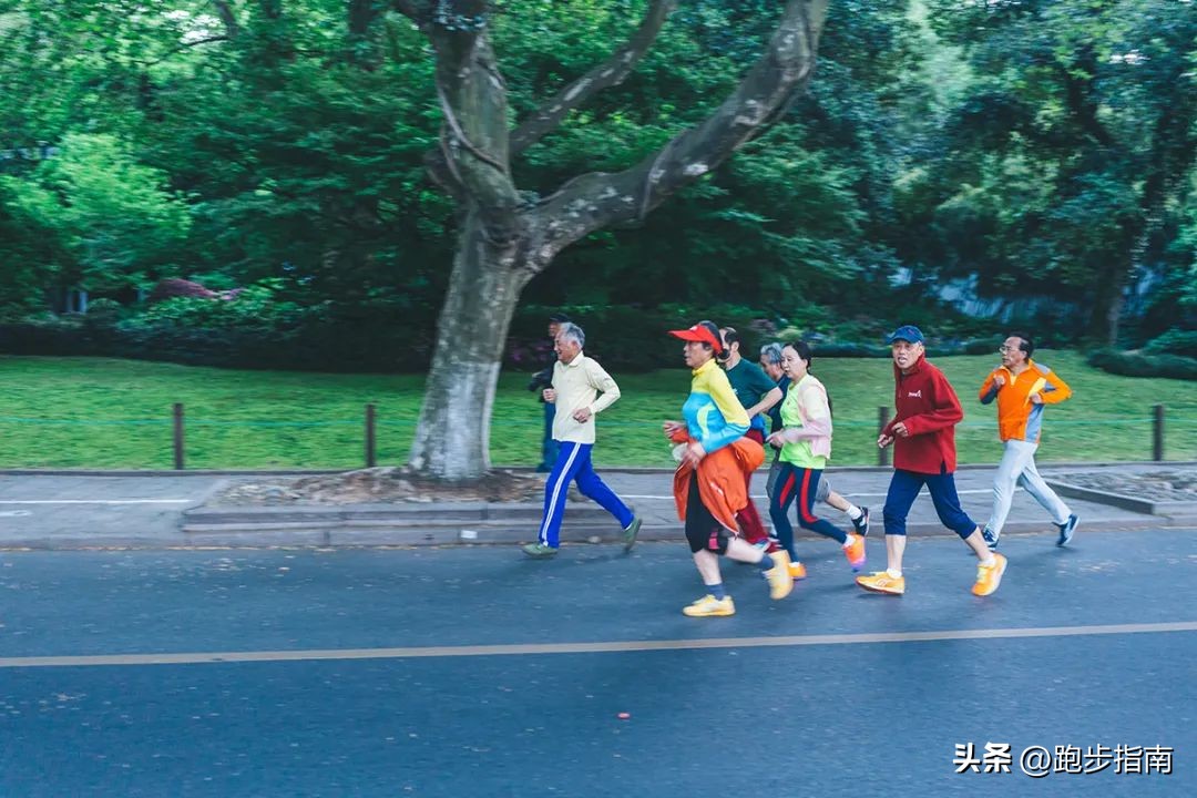 怎样呼吸跑步不累,怎样跑步才能不累脚