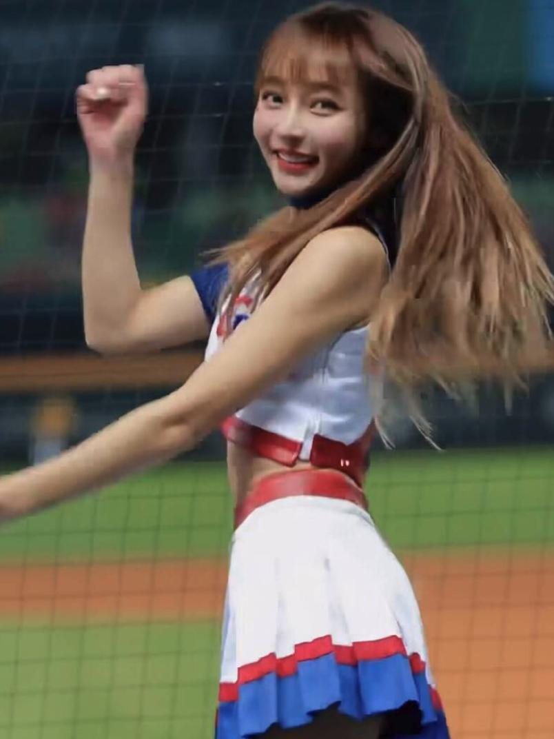她是台湾拉拉队女神：好身材配奶油甜笑太完美，连日本网友都疯狂