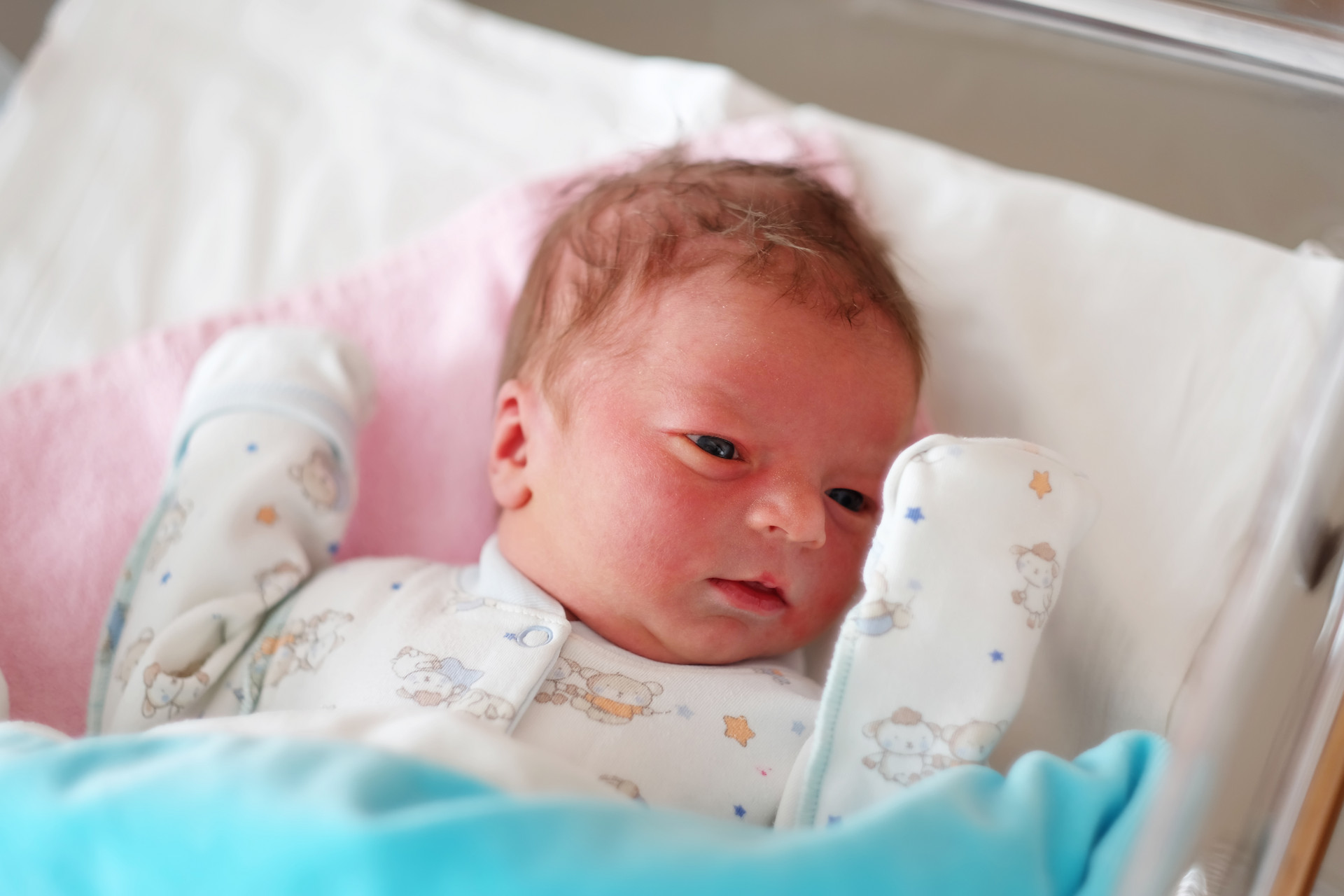 新生儿宝宝护理步骤有哪些,新手爸妈看过来新生儿护理小妙招