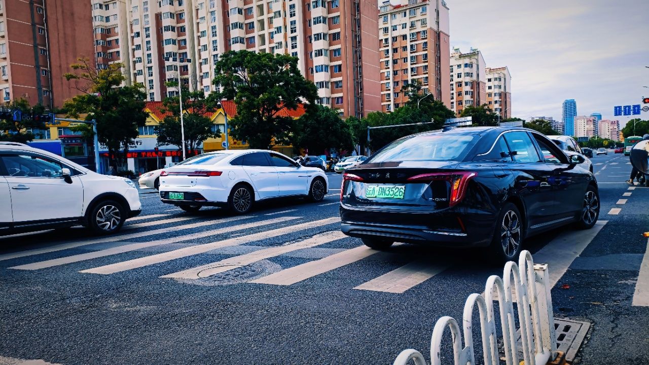 城市代步车宏光mini,电动汽车五菱宏光mini优缺点