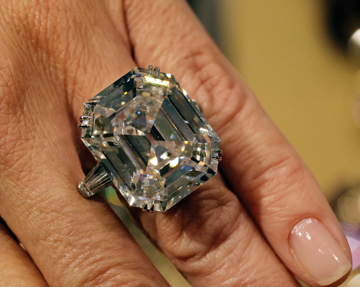 世界上最名贵的戒指,史上最豪华的戒指