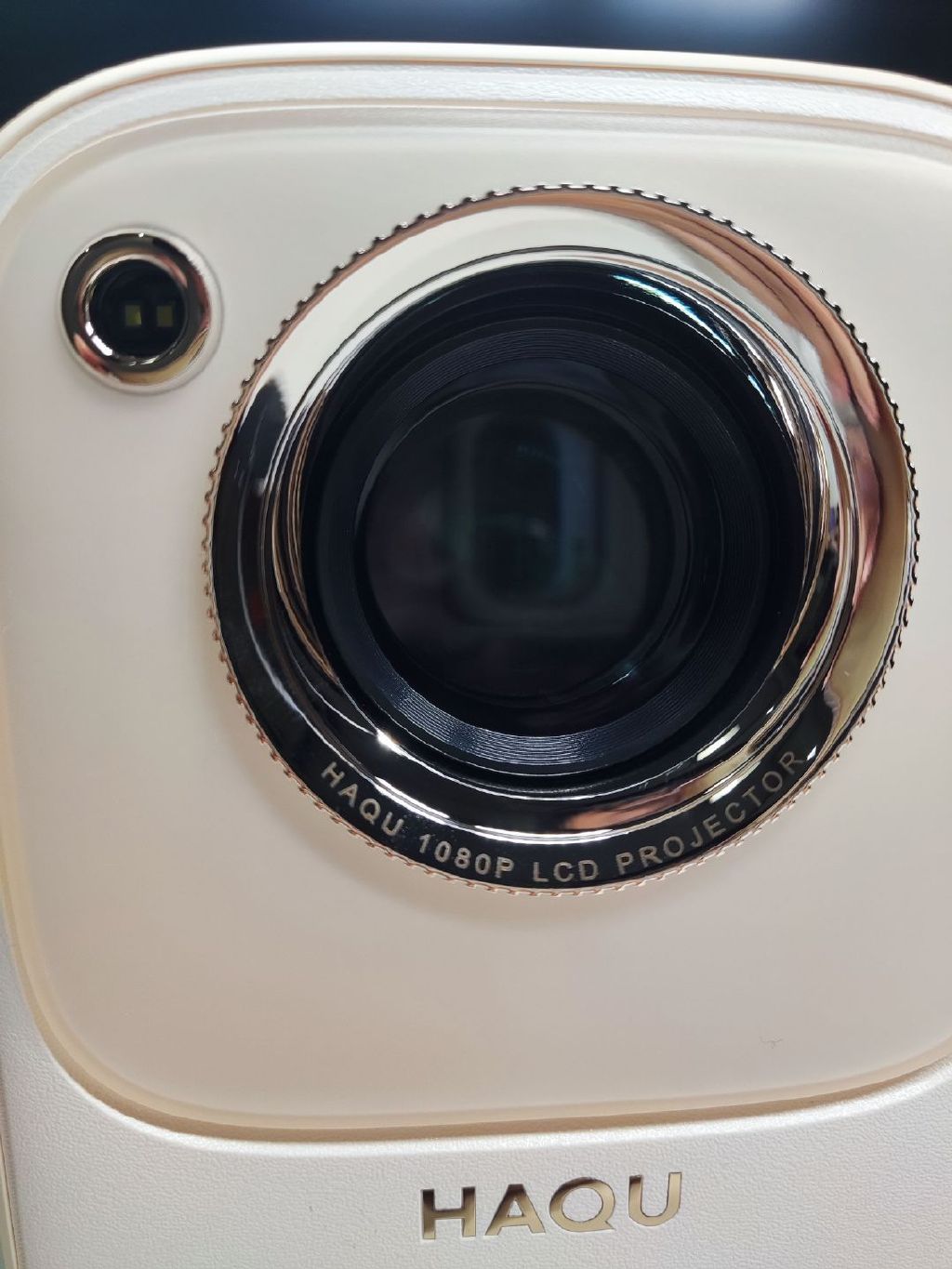 哈趣投影h2投影仪测评,千元投影玩转潮流尽在哈趣h2