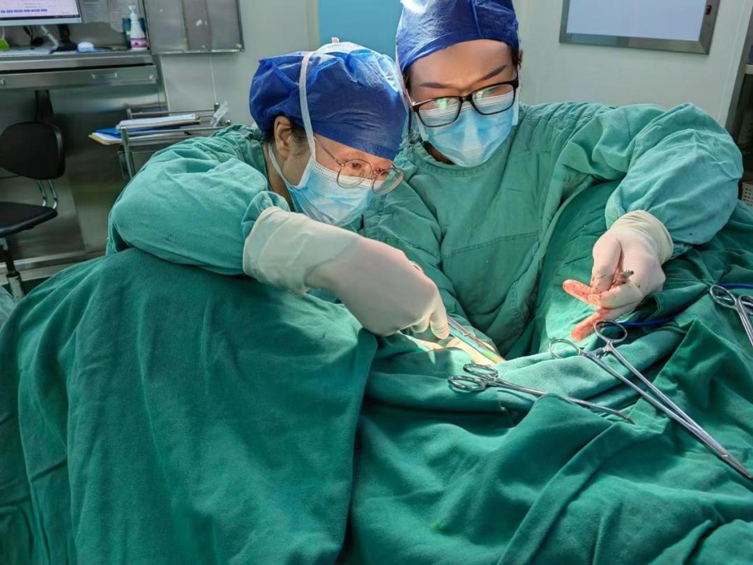 走路或骑车颠簸背上部疼痛,走路摩擦有疼痛感擦什么药