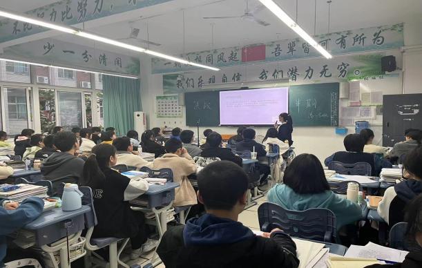 创新绵实丨聚焦新高考（三）：佳晴有新“课”，青衿自有“程”