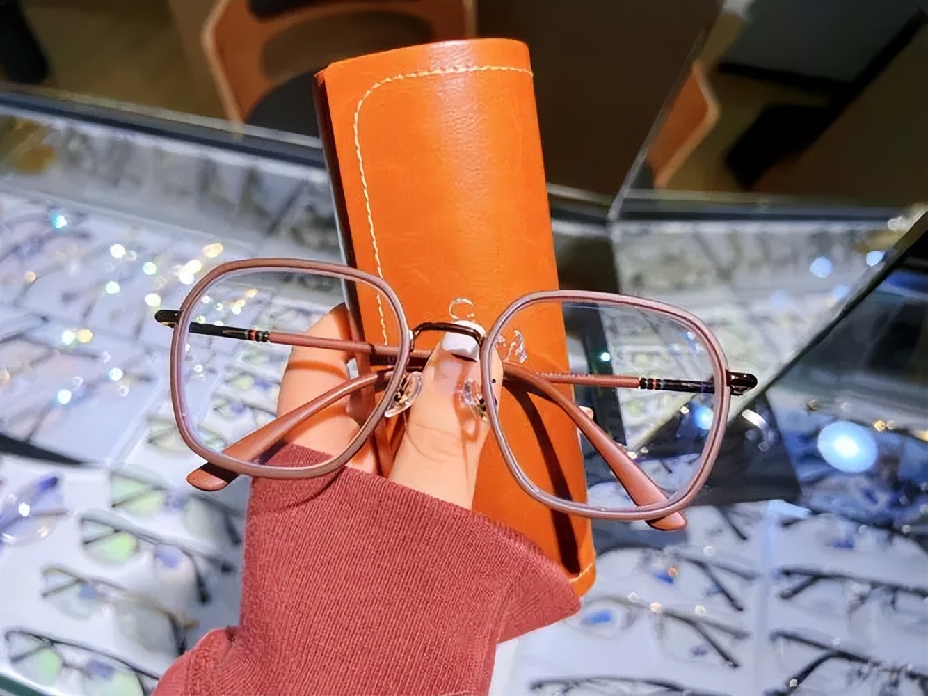 贵州配眼镜既便宜又正规好用,眼镜店600多元配个眼镜多少利润