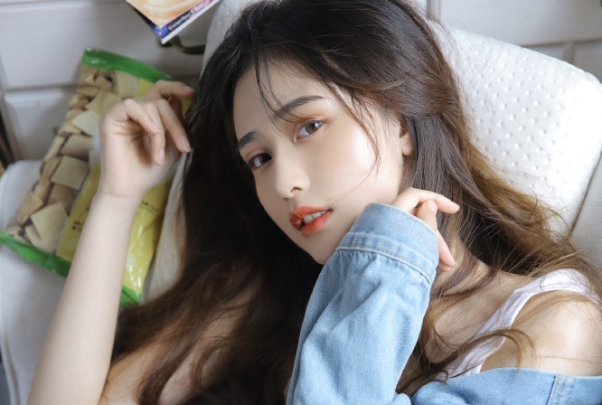 相亲没话题怎么找话题聊天,跟女孩子聊天怎么找话题