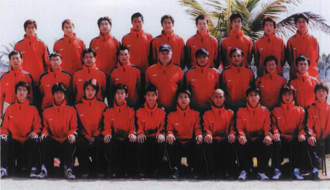 足球照片高清大图,原成都五牛足球队照片和名单