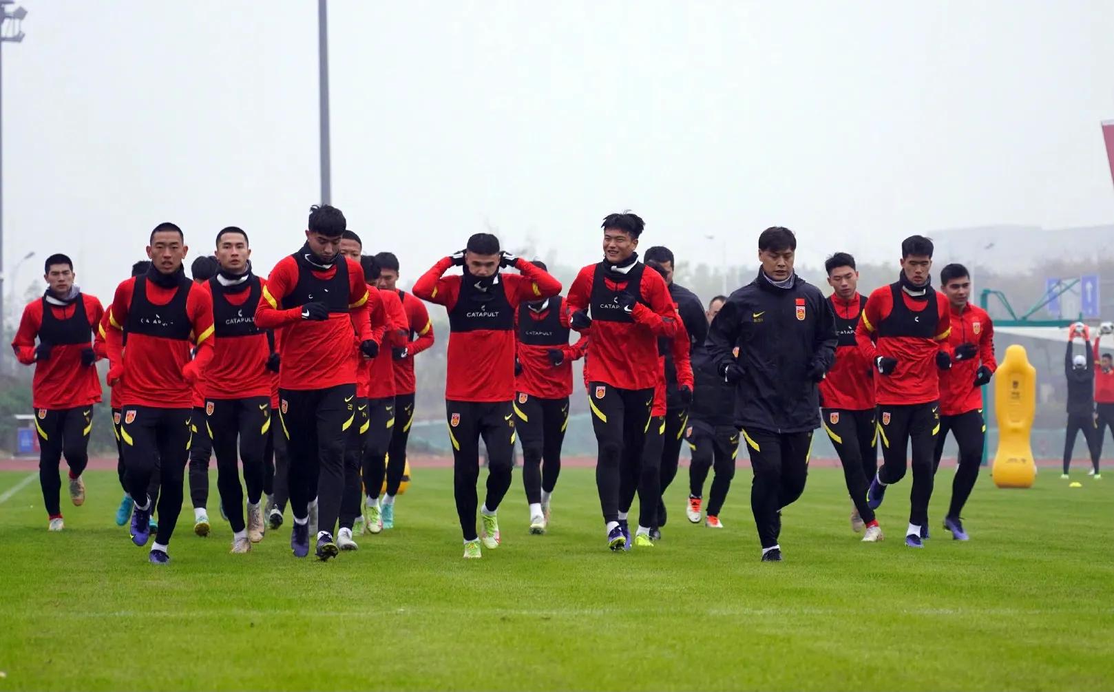 推动足坛进程的比赛,大力发展足球比赛