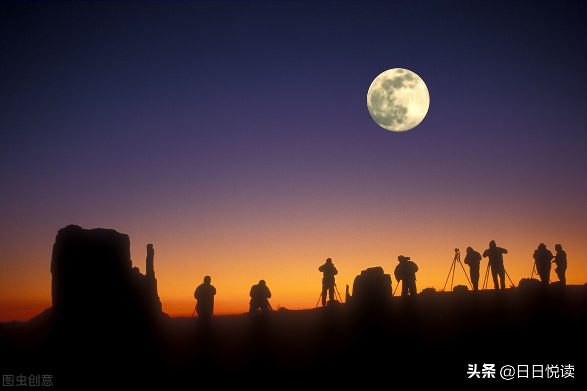 诗歌中月亮代表什么,中外文学中的月亮形象有什么区别