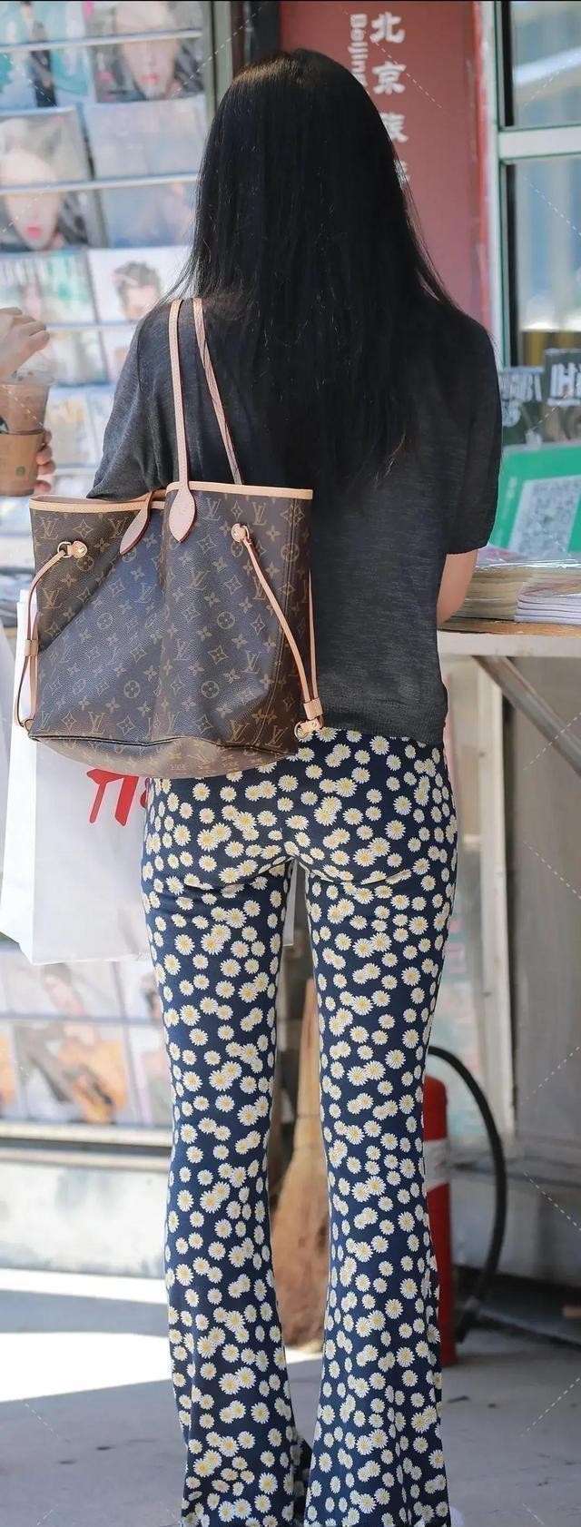 塑形美腿收腰提臀瑜伽裤,明亮耀眼的瑜伽裤穿出优雅高级感