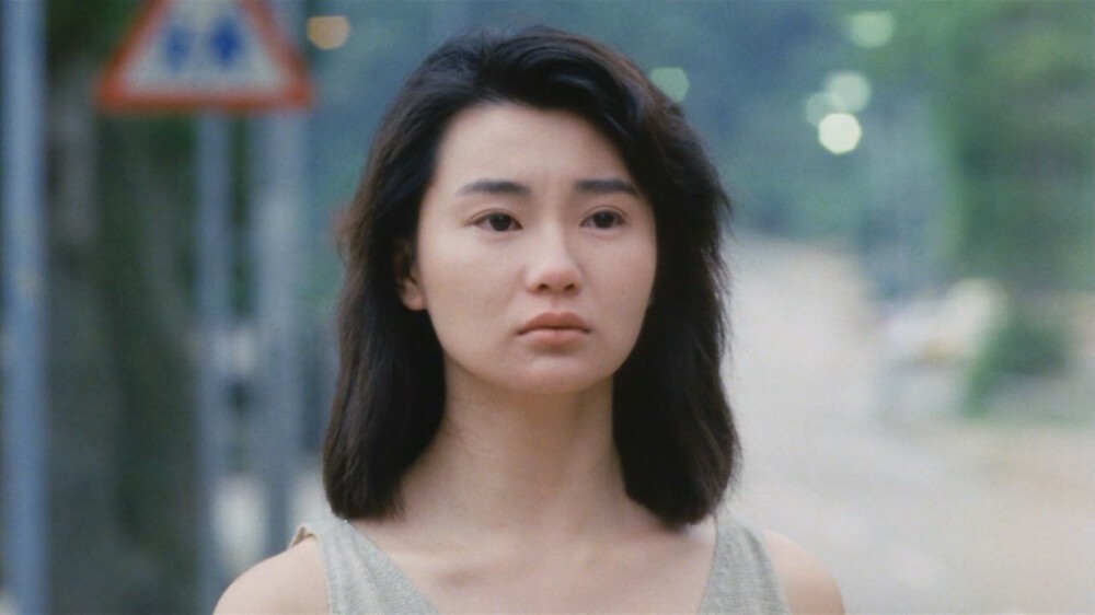 事实证明，独居贫民区、不婚无子的张曼玉，已经走上了另一条大路