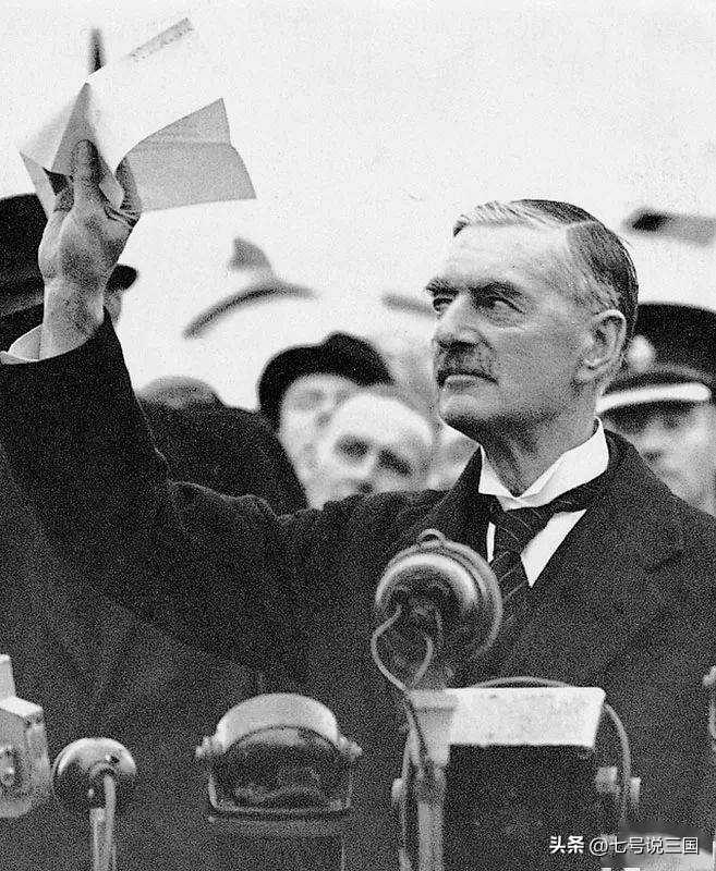 得罪希特勒，拒绝苏联援助，二战波兰是如何将自己玩死的