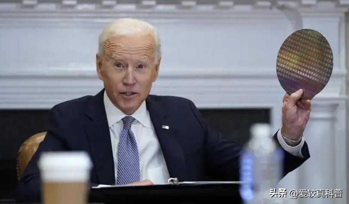 狠砸2800亿，逼迫全球芯片巨头站队！美国“芯片法案”在搞什么鬼