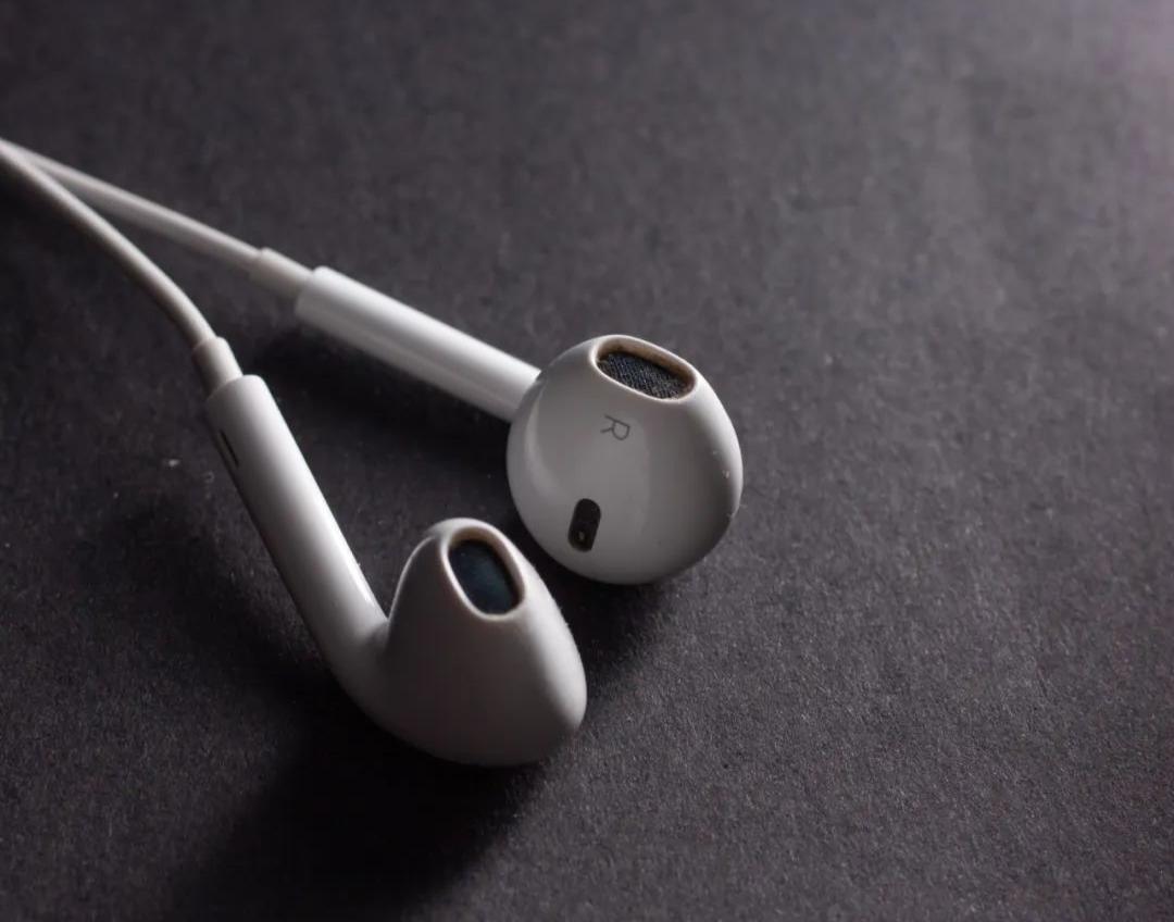 千元以下耳机音质真的都一个样吗,千元以下耳机只能听一个响