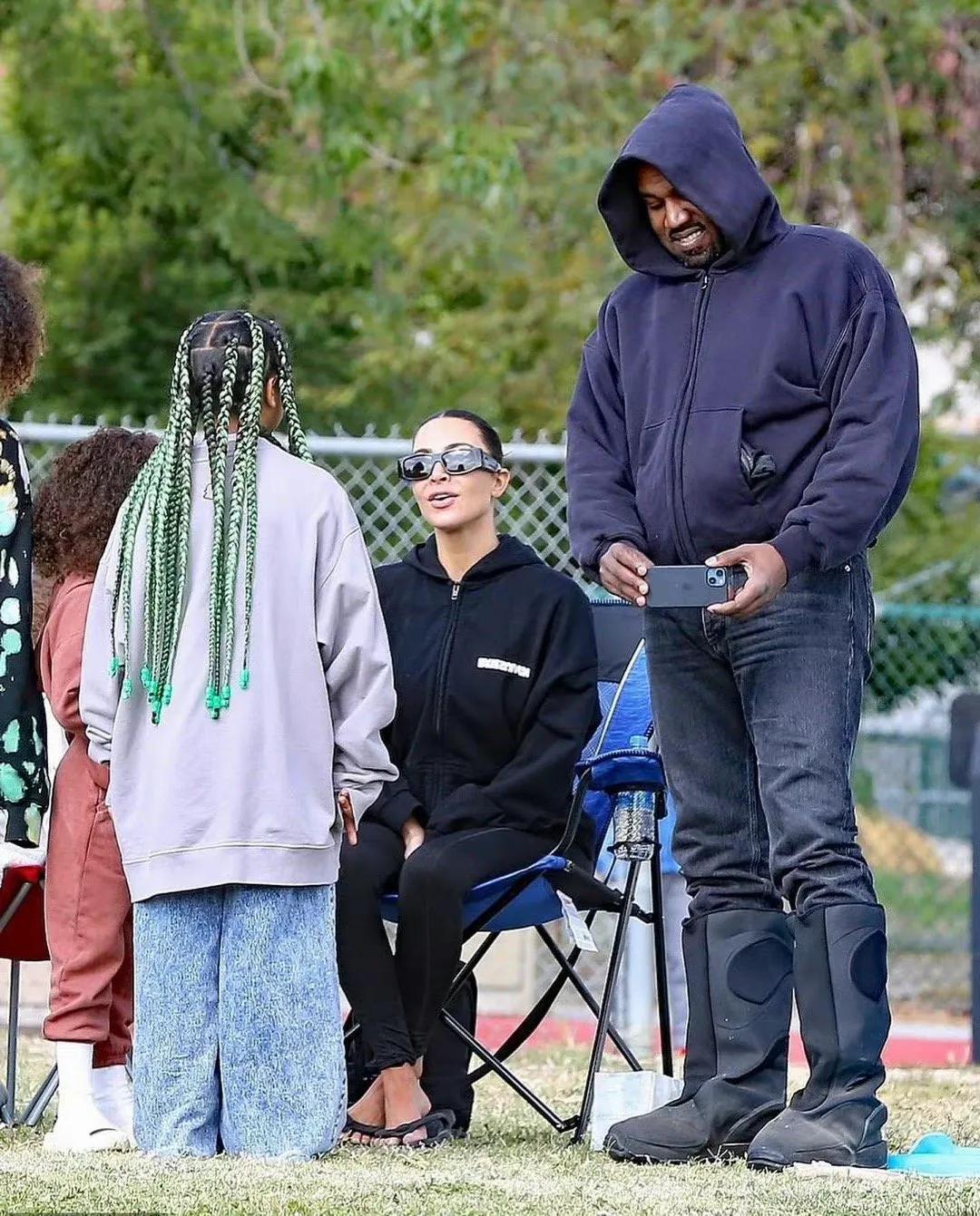 侃爷前妻卡戴珊,侃爷前妻卡戴珊穿搭