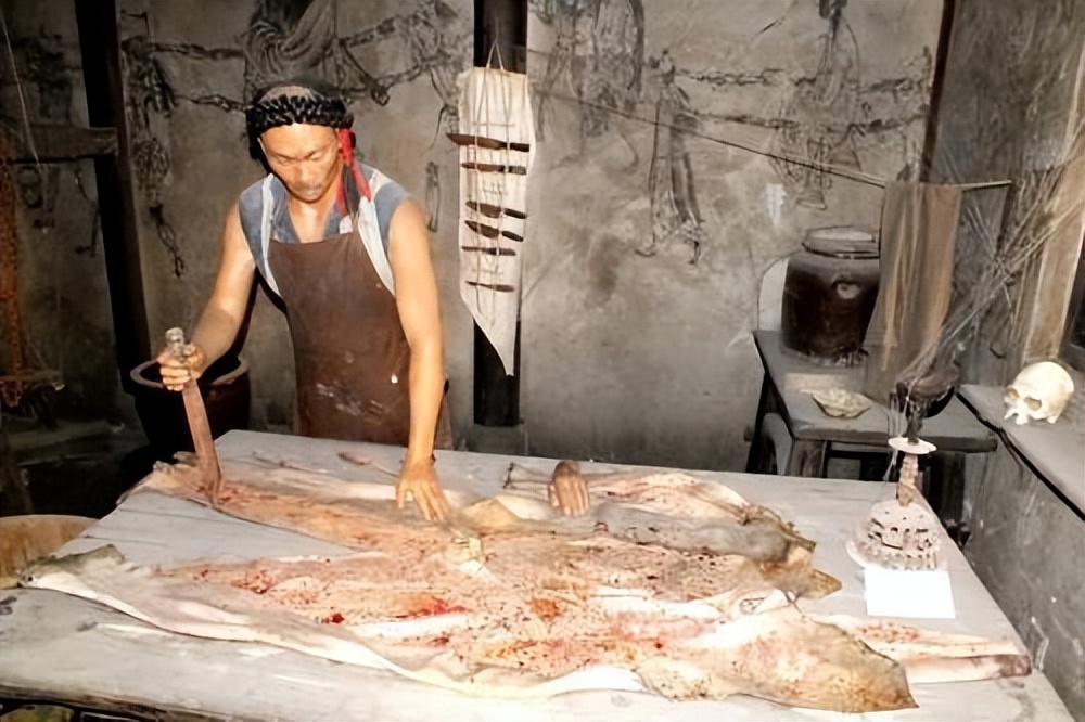 朱元璋为什么非要把蓝玉剥皮,蓝玉被剥皮的悲惨下场