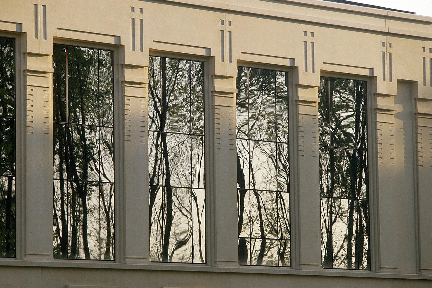 扔向俄罗斯的“金融*弹核**”SWIFT，它的总部是座怎样的建筑？