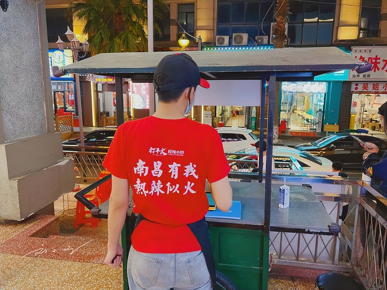 吃南昌美食辣哭的外地网红,网红江西南昌吃辣