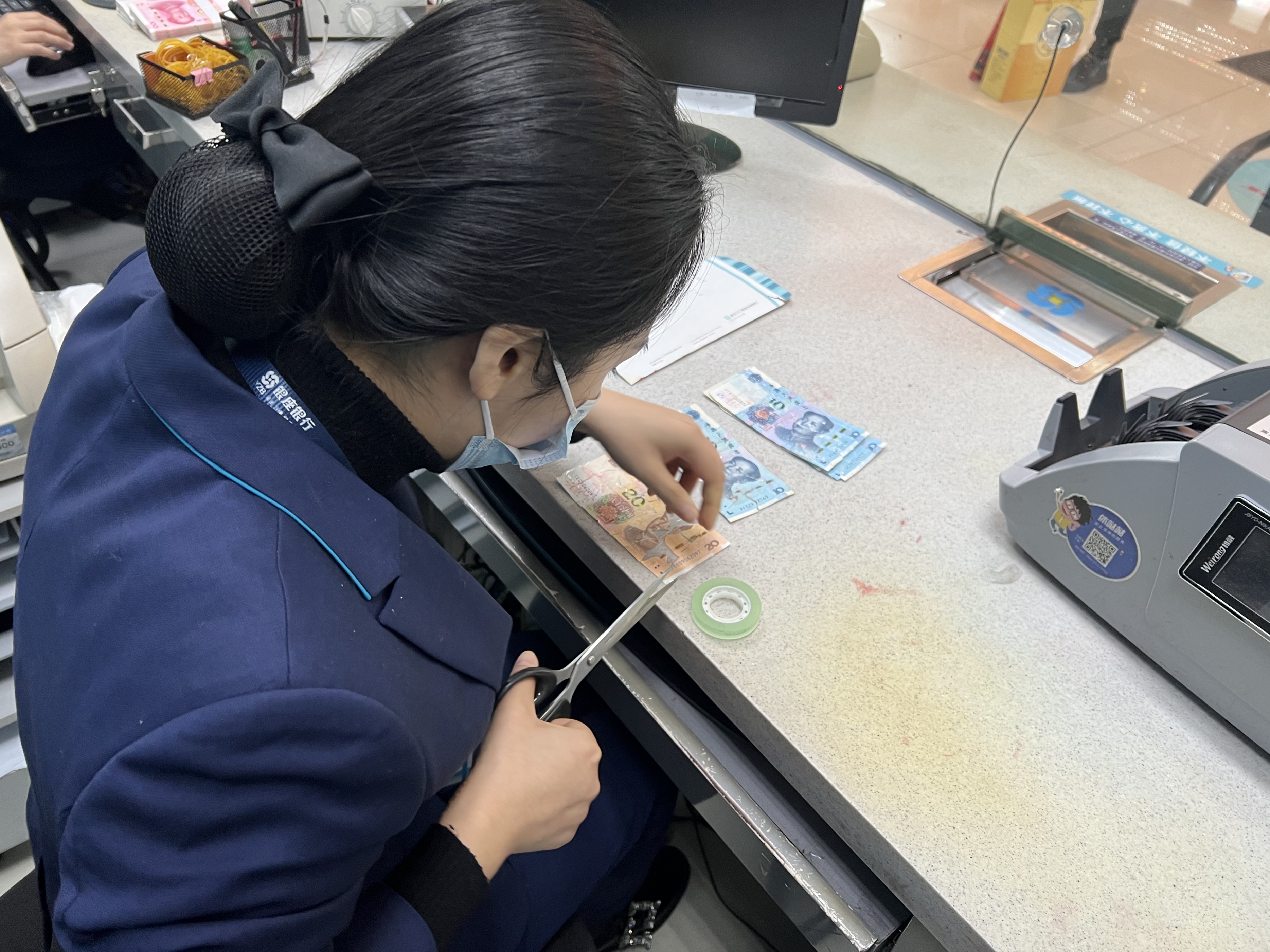 撕毁的人民币能花吗,撕毁的人民币能不能用