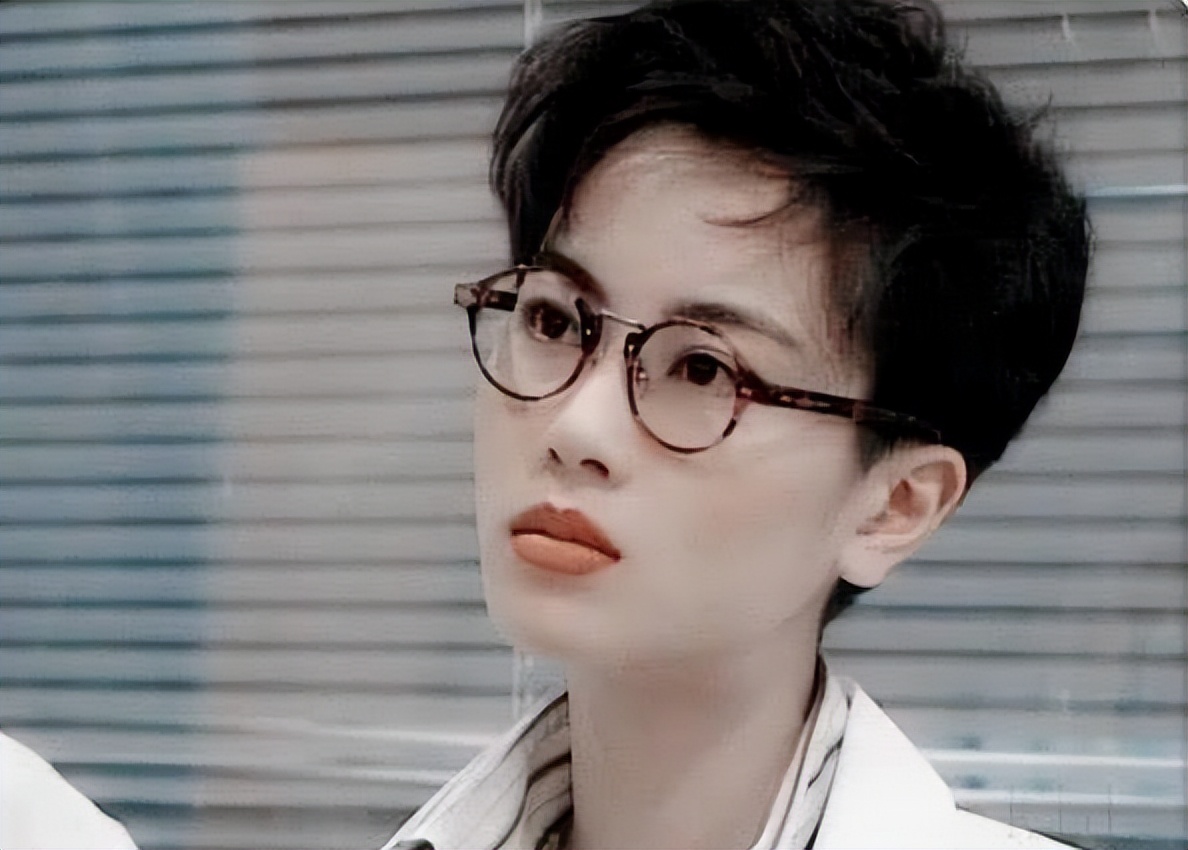 论女星的短发角色，只服这10位港台女神！热巴等人就别硬上弓了