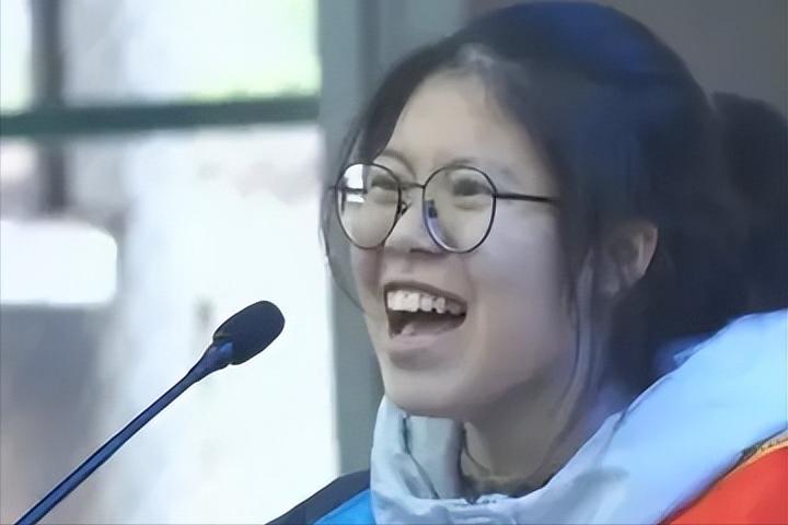 高考百日誓师女孩被网暴,被骂惨的高三誓师女孩