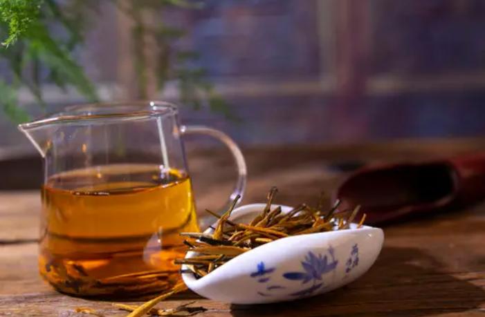 “深秋喝2茶，入冬不用慌”，具体说的是什么？早知道早受益