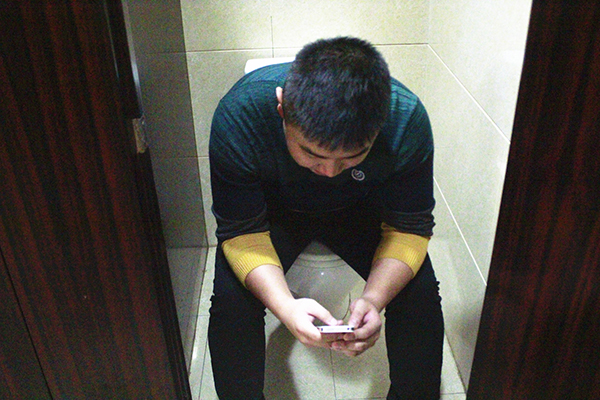 怎么有助于大便的正常排出,大便时看什么利于排便