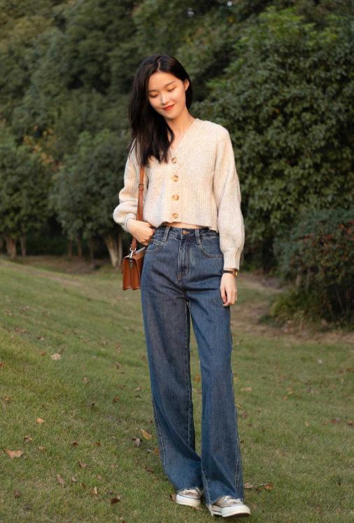 米色才是秋冬的百搭色,推荐这5组配色方案,照着穿优雅又显白